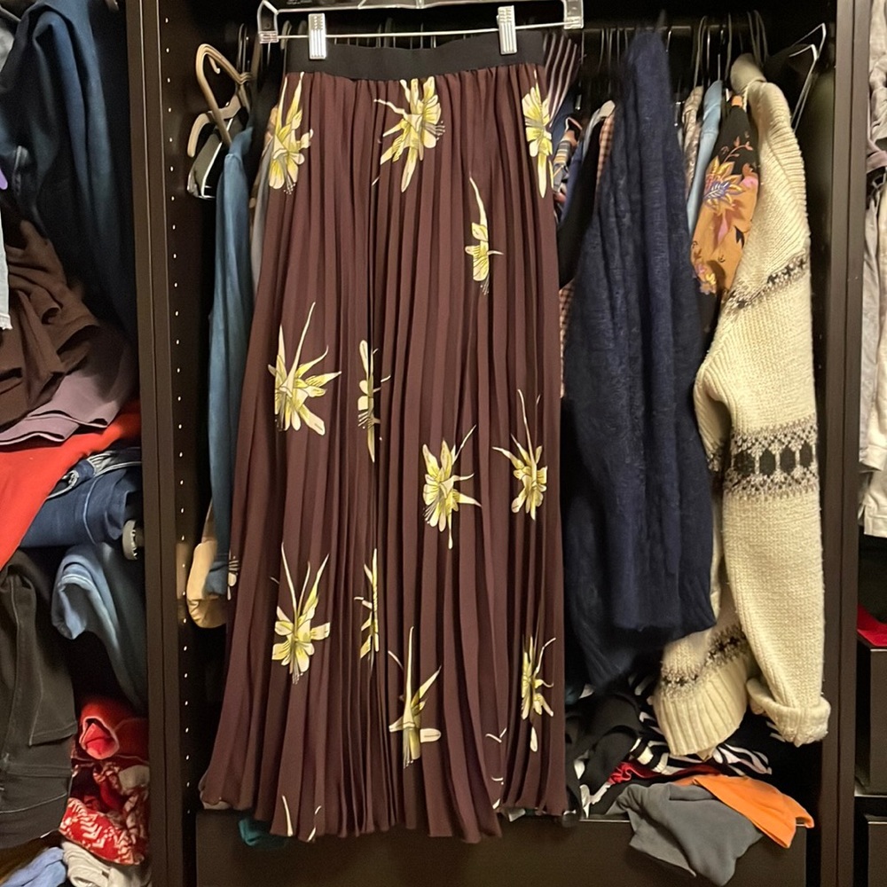 H&M pleated skirt